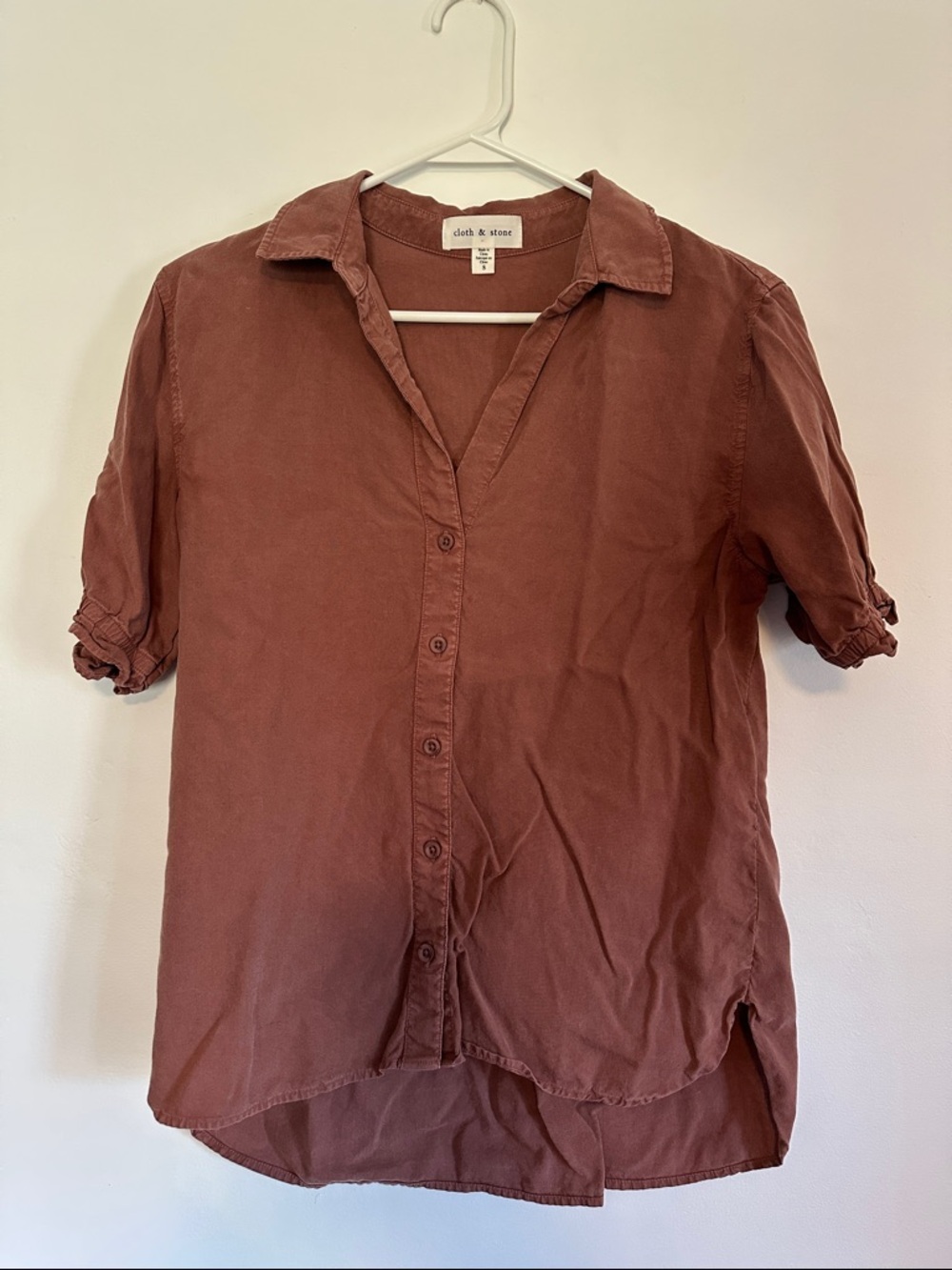 cloth & stone women’s Short-Sleeve Button-Down in Rust Brown